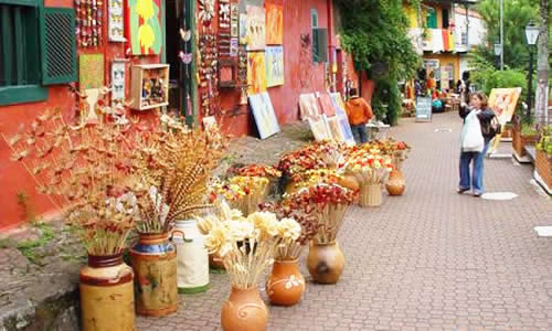 Feira de Artes e Artesanatos de Embu das Artes